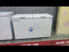 - Een dubbele deur koelkast.